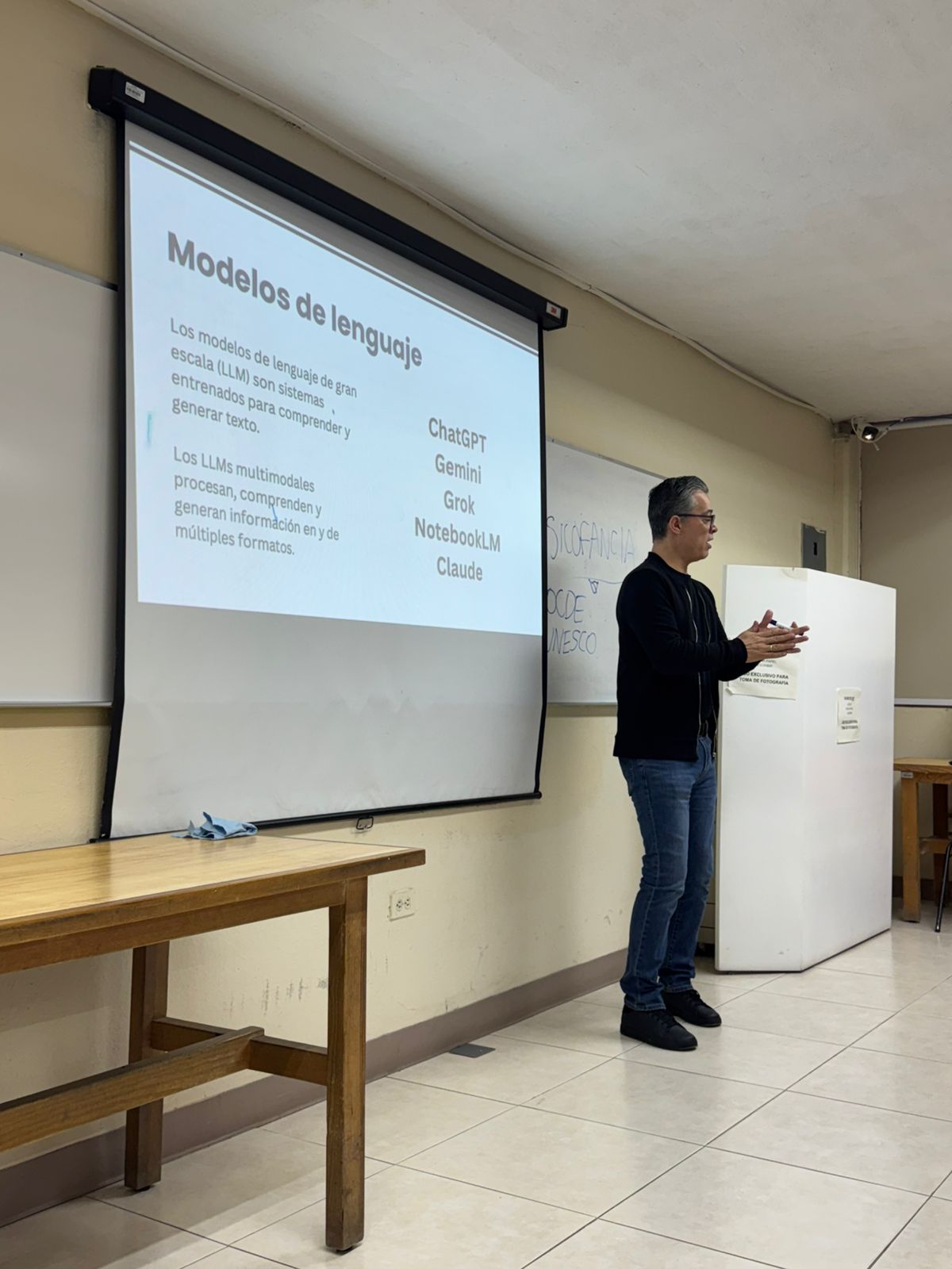 Facultad de Filosofía y Letras impulsa taller sobre inteligencia artificial aplicada al ámbito jurídico