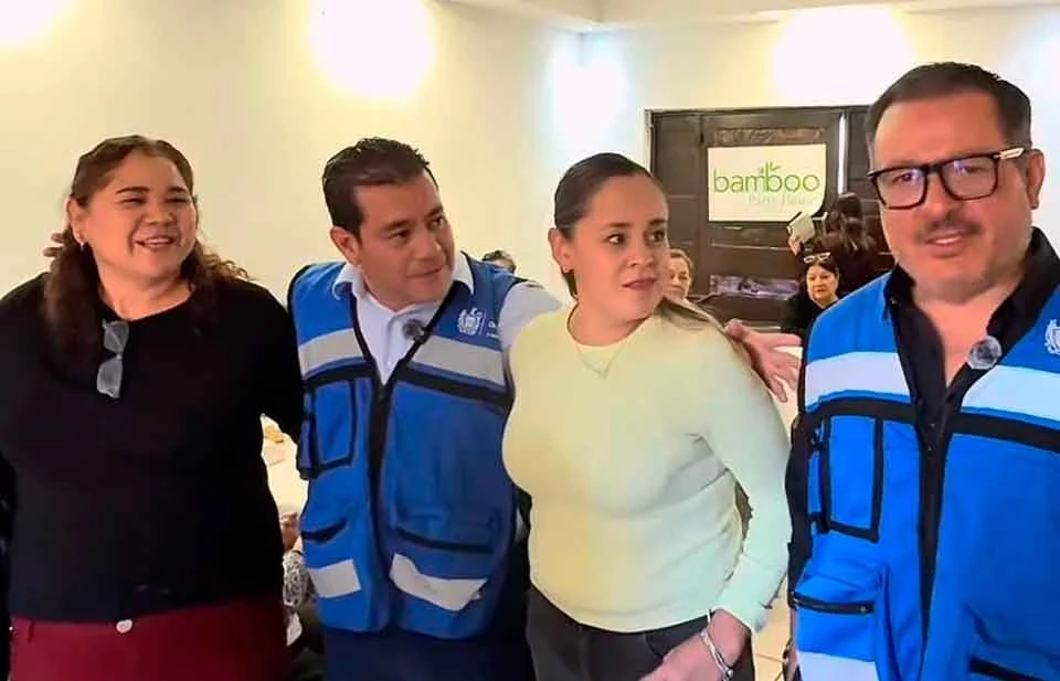 Entregan apoyos alimentarios a adultos mayores en la colonia 2 de Octubre