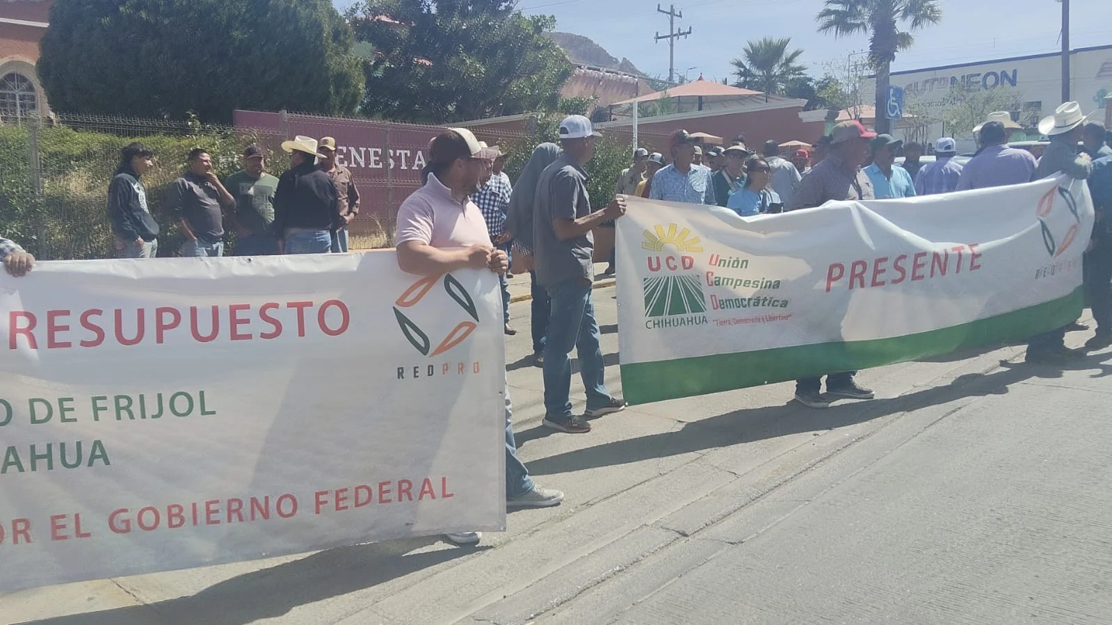 Productores toman delegación del Bienestar en Chihuahua en demanda de apoyos al campo